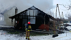 Spłonął dom w Wikrowie. Rodzina potrzebuje pomocy Spłonął dom w Wikrowie. Rodzina potrzebuje pomocy